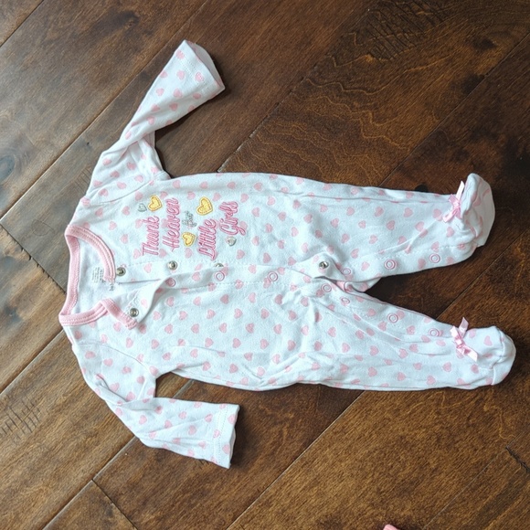 Set of 4 newborn footie sleepers - Picture 2 of 9